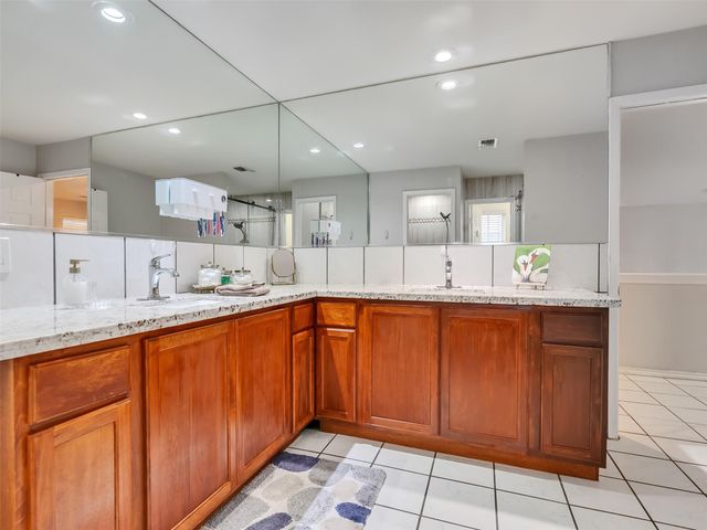 10027 Glenkirk Drive, Houston, TX 77089