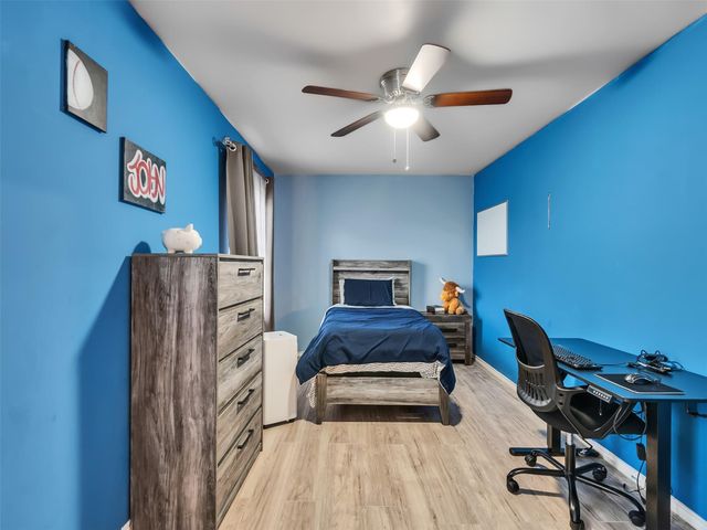 10027 Glenkirk Drive, Houston, TX 77089