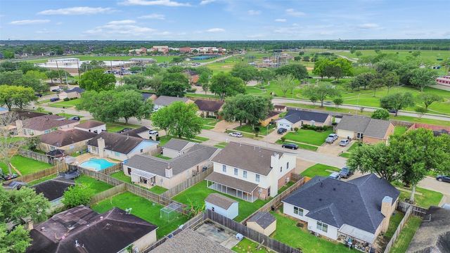 10027 Glenkirk Drive, Houston, TX 77089