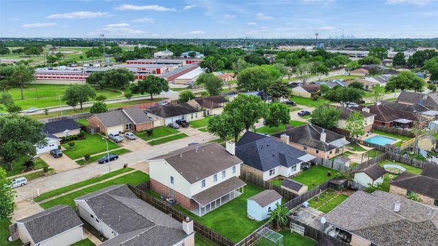 10027 Glenkirk Drive, Houston, TX 77089