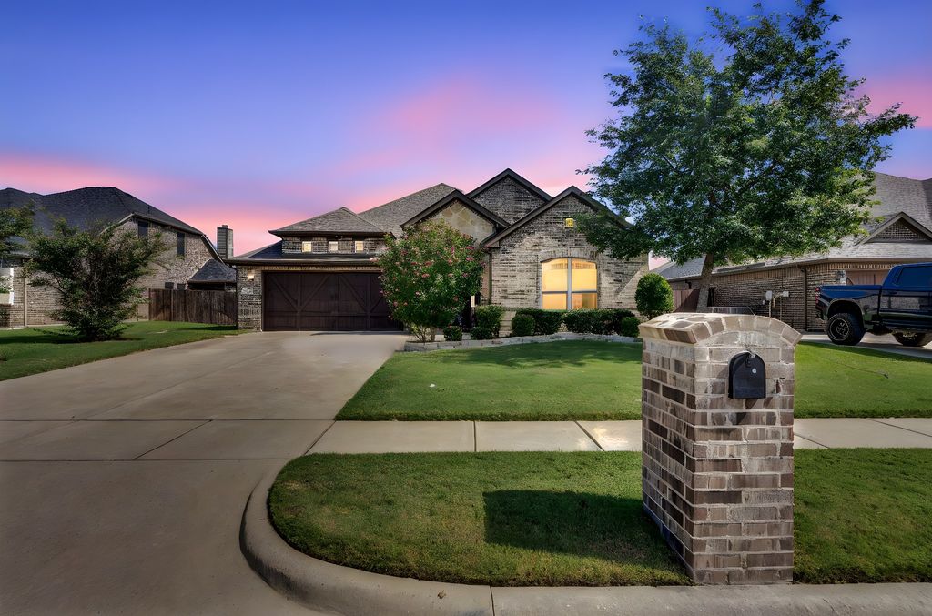 525 Sagebrush Lane, Waxahachie, TX 75165