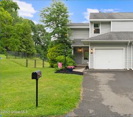 41 Heyden Road, Troy, NY 12180