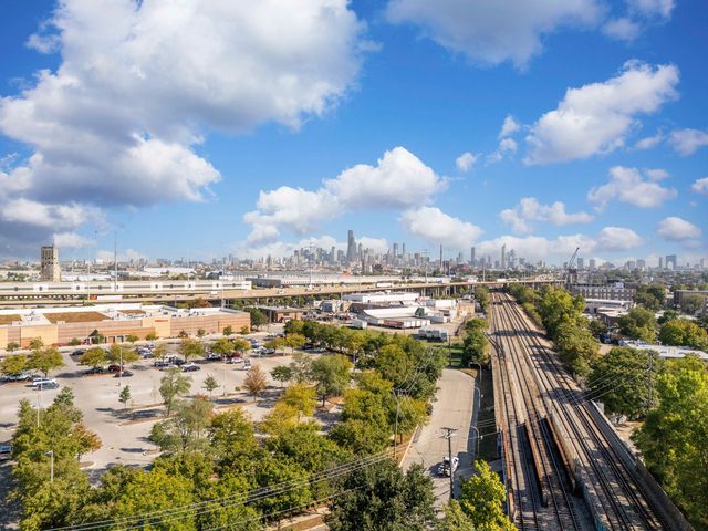 3305 S Damen Avenue, Chicago, IL 60608