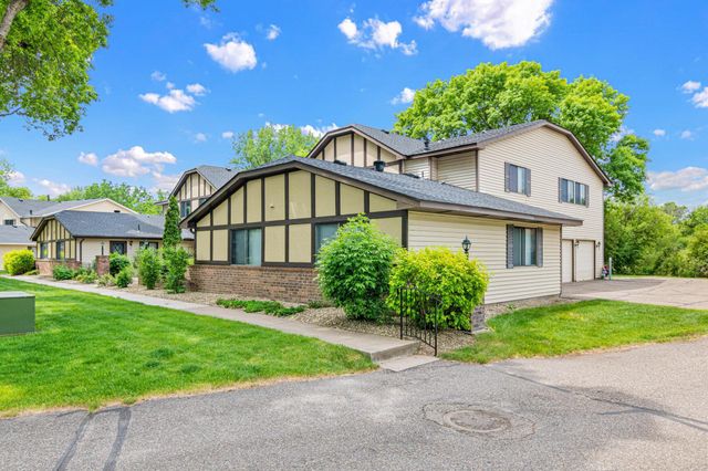 5961 Dellwood Avenue, Shoreview, MN 55126