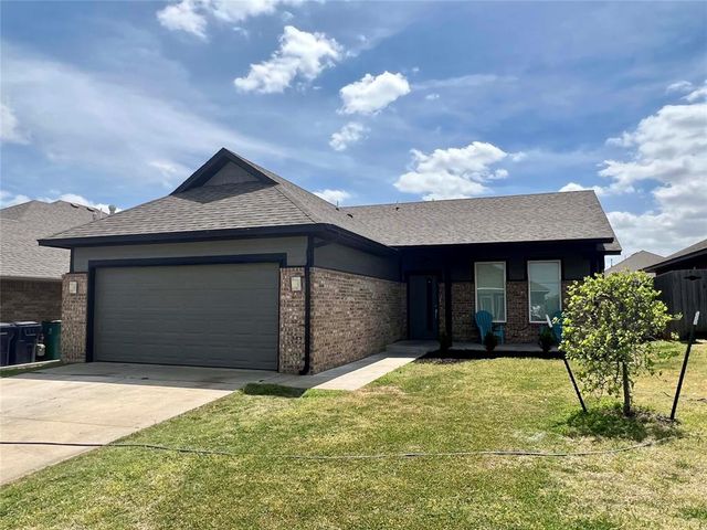 9420 NW 93rd Terrace, Yukon, OK 73099