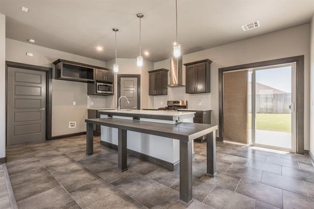 9420 NW 93rd Terrace, Yukon, OK 73099