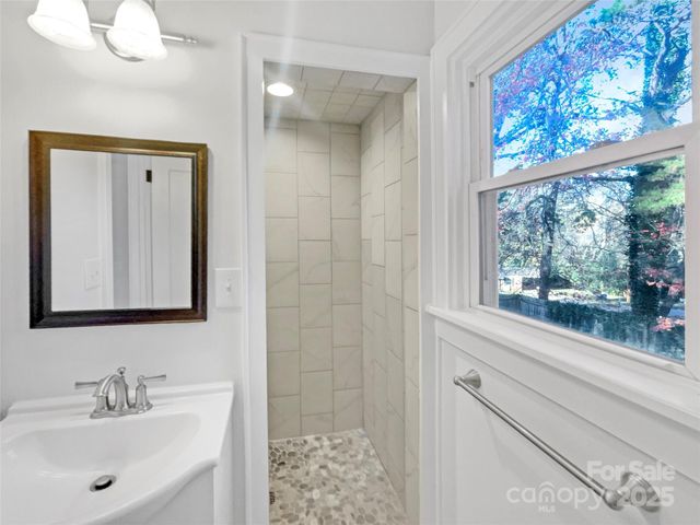 252 N Patterson Street, Statesville, NC 28677