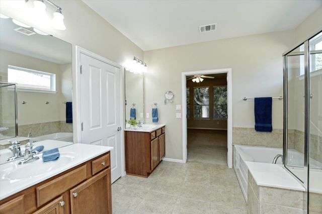 702 Independence Creek LN, Georgetown, TX 78633