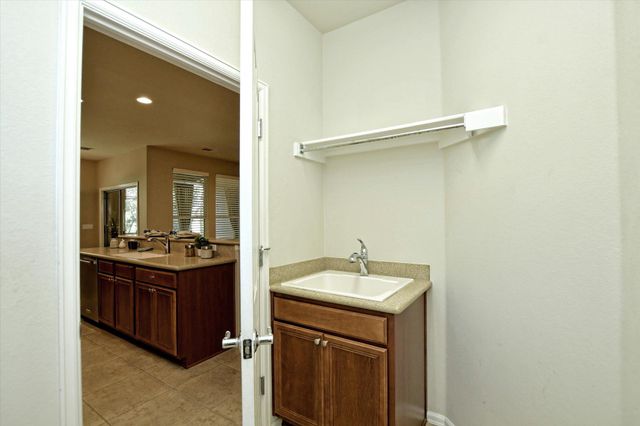 702 Independence Creek LN, Georgetown, TX 78633