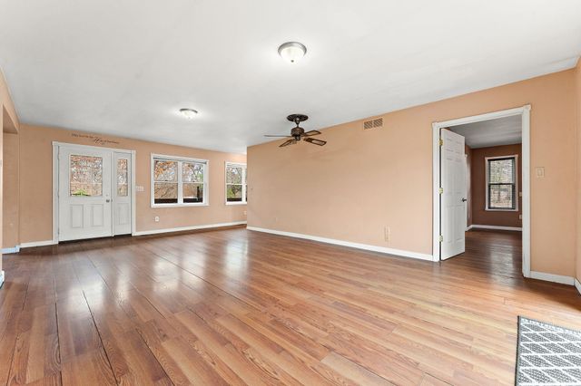 385 W 900 N, Wheatfield, IN 46392