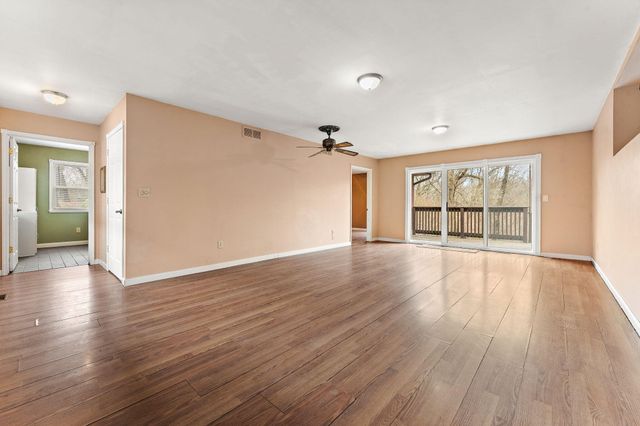 385 W 900 N, Wheatfield, IN 46392