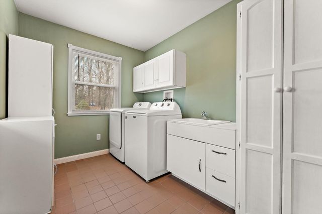 385 W 900 N, Wheatfield, IN 46392