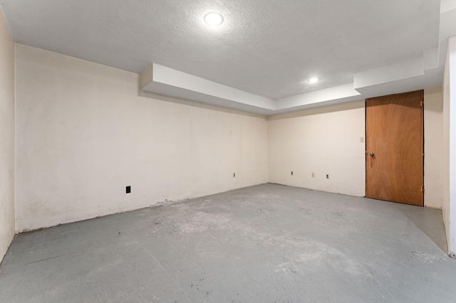 385 W 900 N, Wheatfield, IN 46392