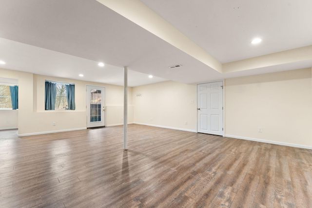 385 W 900 N, Wheatfield, IN 46392