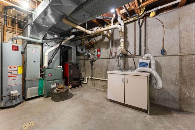 385 W 900 N, Wheatfield, IN 46392