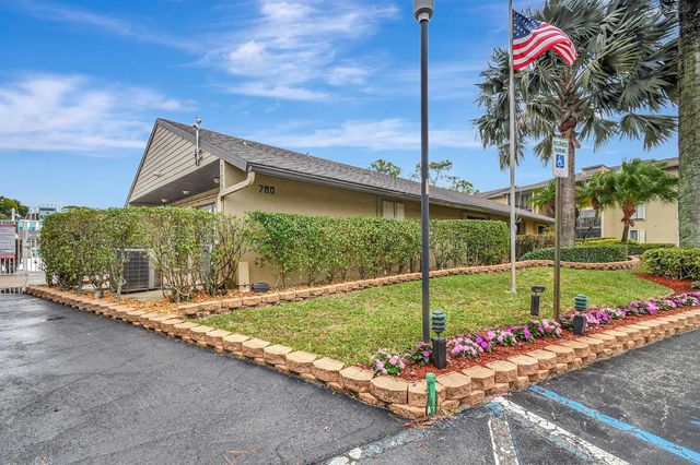 314 Pine Ridge Circle A1, Greenacres, FL 33463