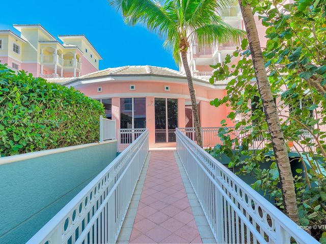 2051 SE 3rd St TH11, Deerfield Beach, FL 33441