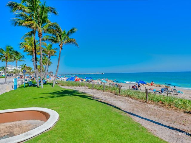 2051 SE 3rd St TH11, Deerfield Beach, FL 33441