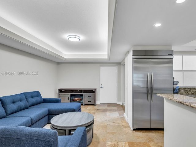 2051 SE 3rd St TH11, Deerfield Beach, FL 33441