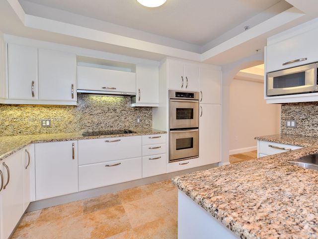 2051 SE 3rd St TH11, Deerfield Beach, FL 33441