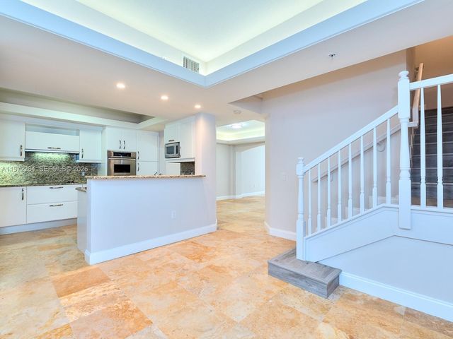 2051 SE 3rd St TH11, Deerfield Beach, FL 33441