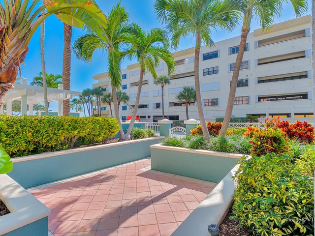 2051 SE 3rd St TH11, Deerfield Beach, FL 33441