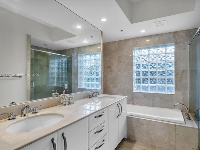 2051 SE 3rd St TH11, Deerfield Beach, FL 33441