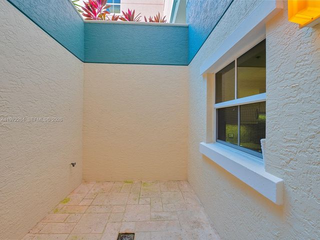 2051 SE 3rd St TH11, Deerfield Beach, FL 33441