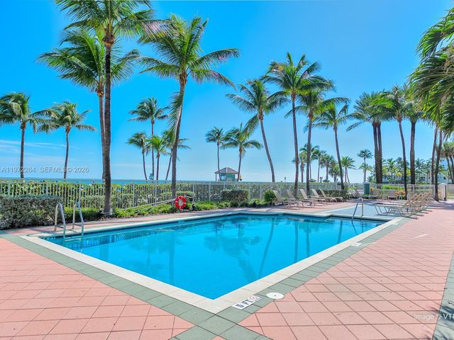 2051 SE 3rd St TH11, Deerfield Beach, FL 33441