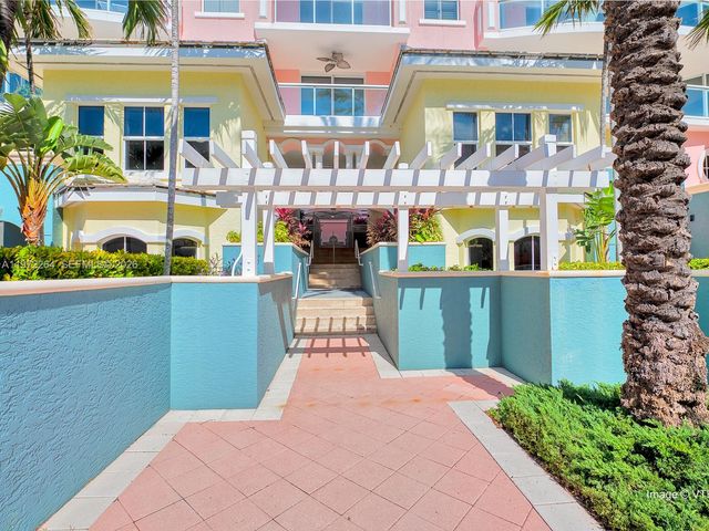 2051 SE 3rd St TH11, Deerfield Beach, FL 33441