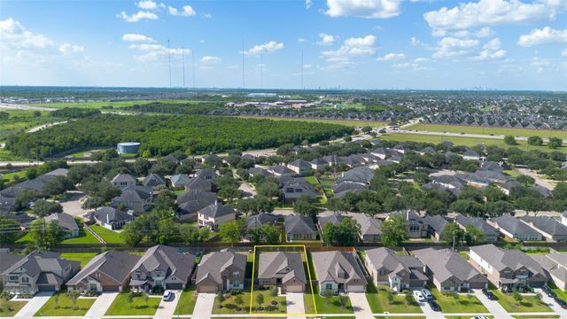 2726 Tumlinson Drive, Fresno, TX 77545