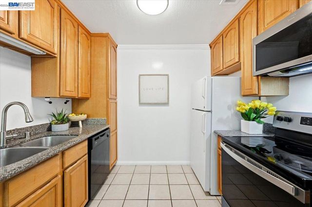 3033 Los Prados Street 230, San Mateo, CA 94403
