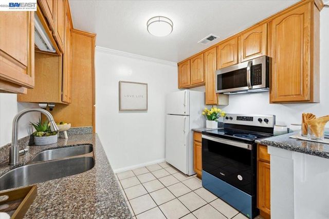 3033 Los Prados Street 230, San Mateo, CA 94403