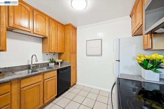 3033 Los Prados Street 230, San Mateo, CA 94403