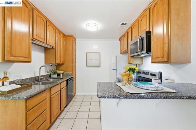 3033 Los Prados Street 230, San Mateo, CA 94403