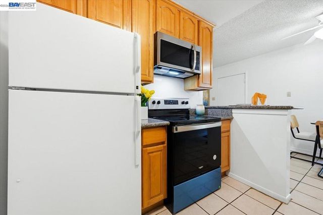 3033 Los Prados Street 230, San Mateo, CA 94403