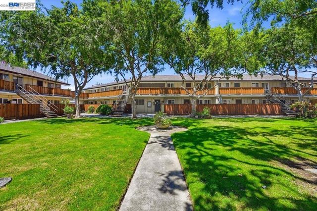3033 Los Prados Street 230, San Mateo, CA 94403