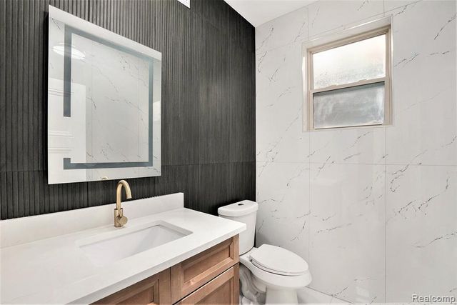 7634 Pinehurst Street, Dearborn, MI 48126