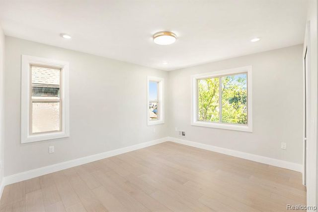 7634 Pinehurst Street, Dearborn, MI 48126