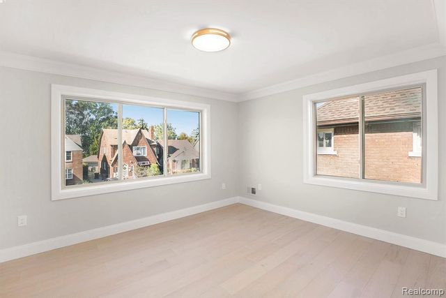 7634 Pinehurst Street, Dearborn, MI 48126