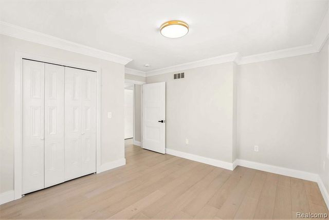 7634 Pinehurst Street, Dearborn, MI 48126