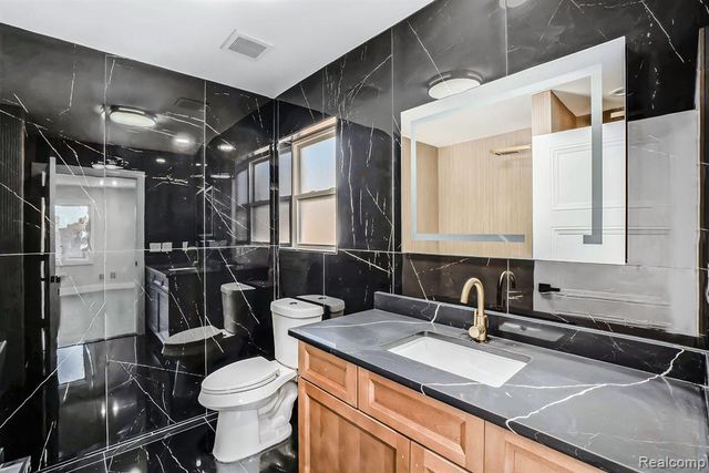 7634 Pinehurst Street, Dearborn, MI 48126