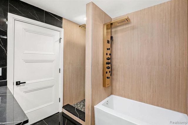 7634 Pinehurst Street, Dearborn, MI 48126