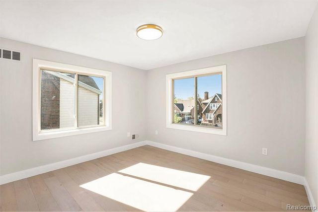 7634 Pinehurst Street, Dearborn, MI 48126