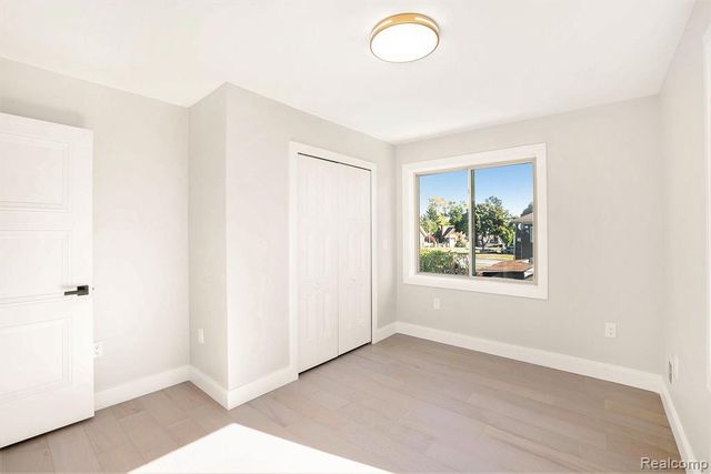 7634 Pinehurst Street, Dearborn, MI 48126