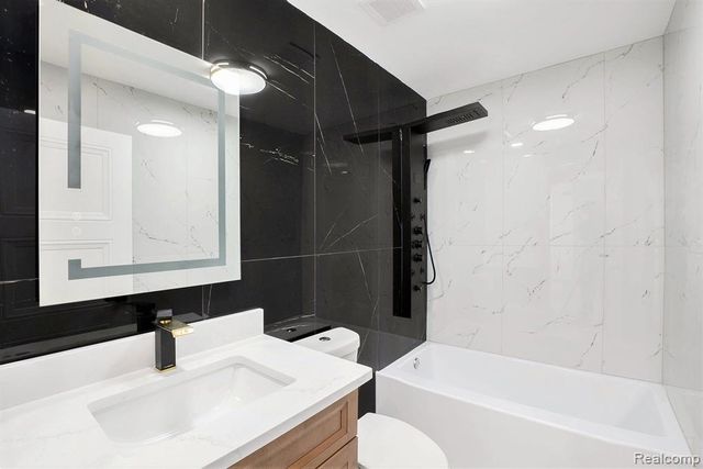 7634 Pinehurst Street, Dearborn, MI 48126