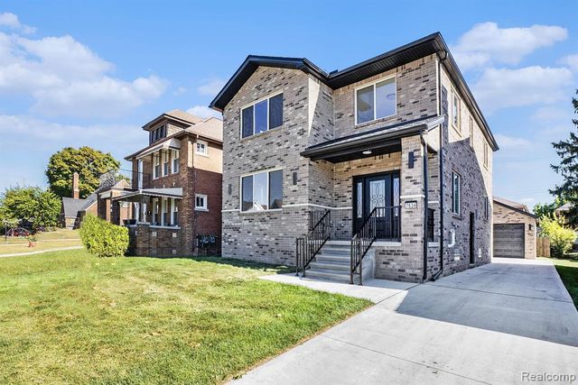 7634 Pinehurst Street, Dearborn, MI 48126