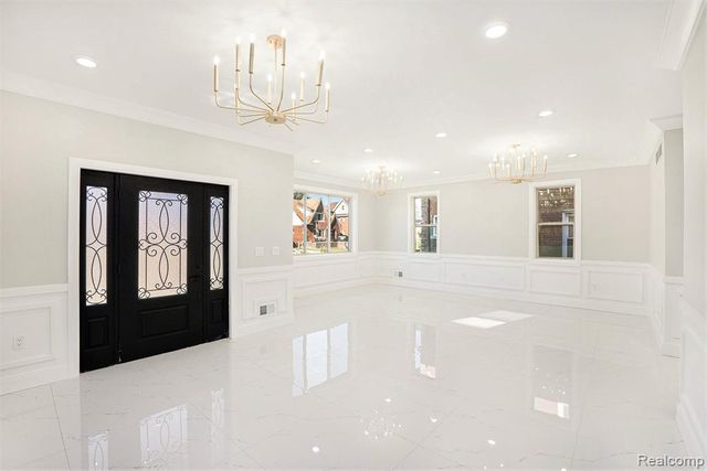 7634 Pinehurst Street, Dearborn, MI 48126