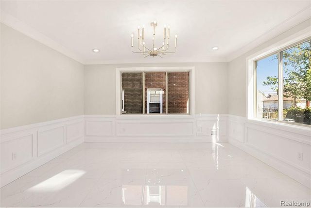 7634 Pinehurst Street, Dearborn, MI 48126