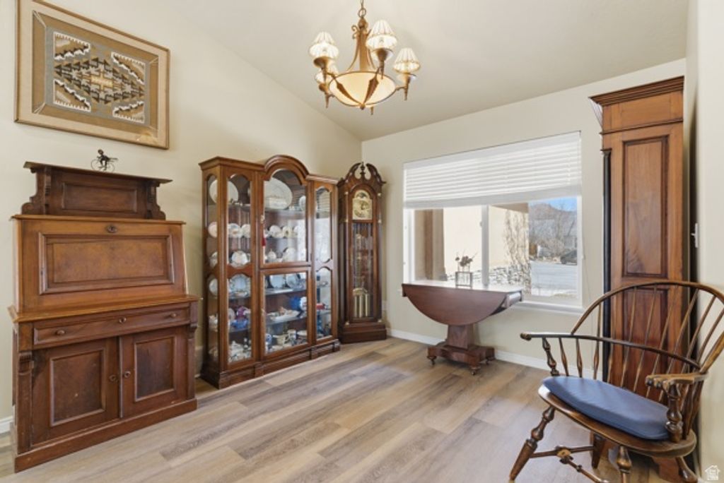 Image 13 of property listing at 5325 S BRIDLE CIR, Oakley, UT 84055
